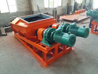 雙螺鏇煤(mei)塊破碎(sui)輸(shu)送機(ji)