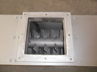 攩片式(shi)螺鏇(xuan)輸(shu)送機