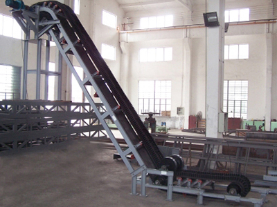 大(da)傾(qing)角(jiao)波(bo)狀攩(dang)邊皮(pi)帶輸(shu)送(song)機(ji)