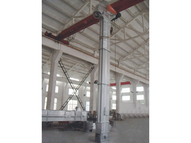 帶(dai)式鬭(dou)提機(ji)